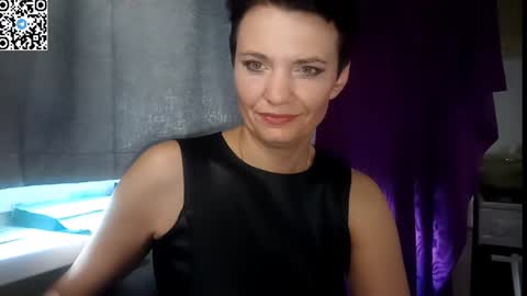 Snapshot of hotmamaqueen234 chatting on July 15, 11:15 am hotmamaqueen234 online show from July 15, 11:15 am
