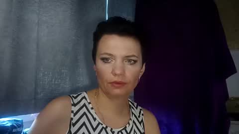 Snapshot of hotmamaqueen234 chatting on July 31, 7:52 am hotmamaqueen234 online show from July 31, 7:52 am