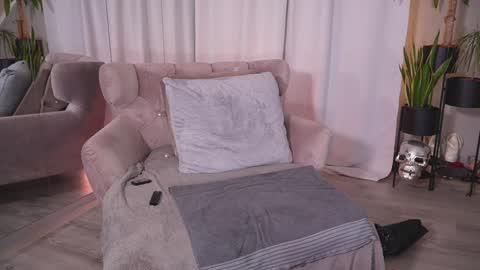 hotmilfbitch online show from February 9, 3:00 am