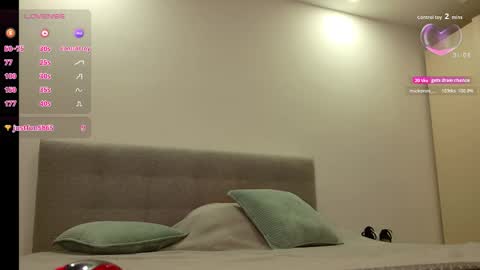 Snapshot of hotmompeach chatting on November 28, 7:38 pm Anna- next on 1129 7pm CET online show from November 28, 7:38 pm