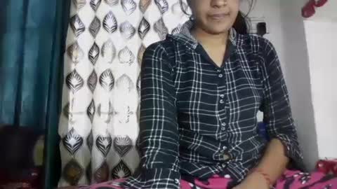 Snapshot of hotnsweetindian chatting on December 8, 7:47 am lola online show from December 8, 7:47 am