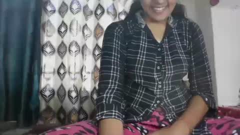Snapshot of hotnsweetindian chatting on December 21, 8:39 am lola online show from December 21, 8:39 am