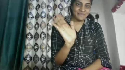 Snapshot of hotnsweetindian chatting on December 25, 10:17 am lola online show from December 25, 10:17 am