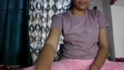 Snapshot of hotnsweetindian chatting on January 2, 6:18 am lola online show from January 2, 6:18 am