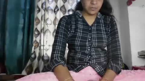 Snapshot of hotnsweetindian chatting on January 19, 10:17 am lola online show from January 19, 10:17 am