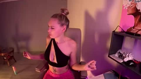 Snapshot of hotprincess2hot chatting on November 28, 11:13 am hotprincess2hot online show from November 28, 11:13 am