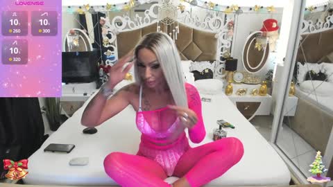 Snapshot of hotred69xxx chatting on December 13, 3:32 pm Delya- online show from December 13, 3:32 pm