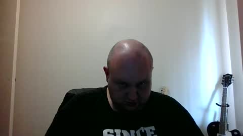 Snapshot of hotrodder323 chatting on January 20, 4:32 am hotrodder323 online show from January 20, 4:32 am