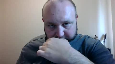 Snapshot of hotrodder323 chatting on February 8, 10:19 pm hotrodder323 online show from February 8, 10:19 pm