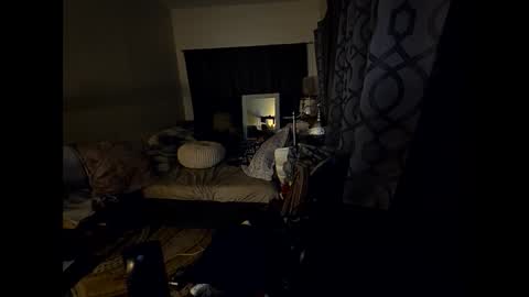 Snapshot of hotrox6942 chatting on December 21, 10:00 am hotrox6942 online show from December 21, 10:00 am