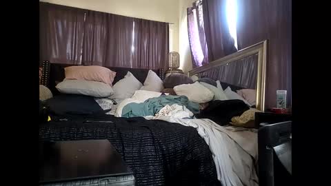 Snapshot of hotrox6942 chatting on February 25, 7:12 pm hotrox6942 online show from February 25, 7:12 pm