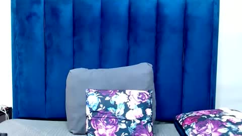 hotsmalltitsx online show from April 10, 8:02 pm