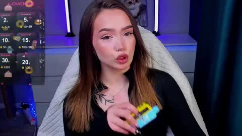 hello Im Eva online show from April 4, 7:28 am