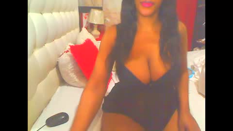 Snapshot of hottesa2019 chatting on October 20, 9:43 am THEONE online show from October 20, 9:43 am