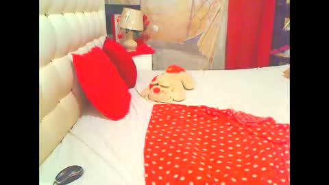 Snapshot of hottesa2019 chatting on November 15, 6:04 pm THEONE online show from November 15, 6:04 pm