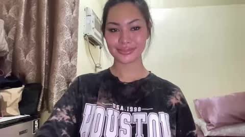 Snapshot of hottest_katarinaxxx chatting on December 3, 6:54 am katarina online show from December 3, 6:54 am