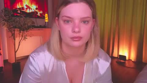 Snapshot of hottie_jane chatting on July 25, 1:30 pm Jane online show from July 25, 1:30 pm
