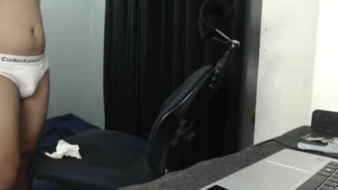 hottie_kyle69 online show from June 3, 2:14 am