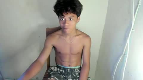 Snapshot of hottie_migs chatting on April 12, 4:28 am hottie_migs online show from April 12, 4:28 am