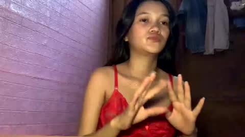 hottie_ptite online show from June 20, 2:25 am