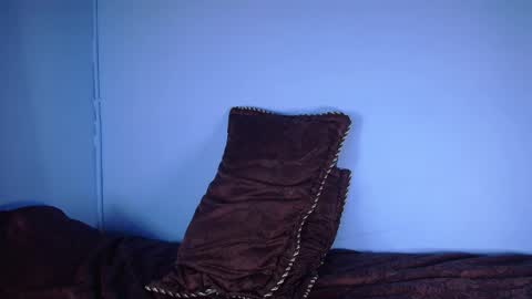 independent Model online show from September 30, 2:27 am