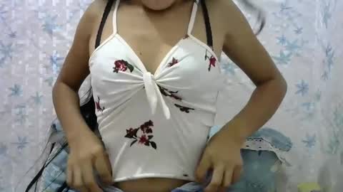 Snapshot of hotties_jen chatting on December 13, 2:27 pm jen online show from December 13, 2:27 pm