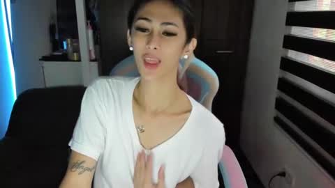 Snapshot of hottietrinity chatting on January 23, 5:35 am YOUR ONE AND ONLY TRINITY online show from January 23, 5:35 am