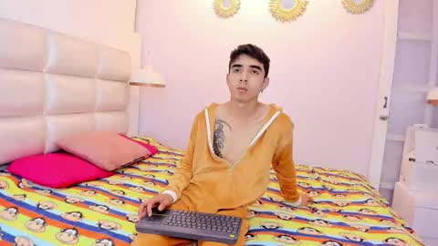 hottiie_guy online show from October 10, 6:07 pm