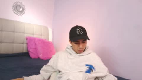 hottiie_guy online show from November 4, 6:07 pm