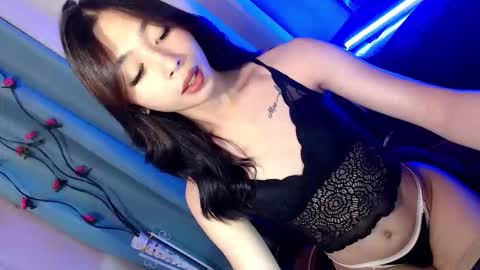 Snapshot of hottmolly100403 chatting on October 25, 8:03 pm SCARLET online show from October 25, 8:03 pm