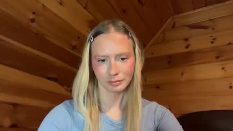 Snapshot of hottransgirlie chatting on January 19, 9:33 am HotTransGirlie online show from January 19, 9:33 am