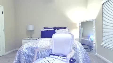 Maggie online show from November 8, 4:34 am