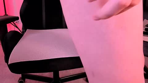 Nessie and Jessie online show from December 13, 4:22 am