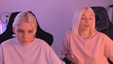 Nessie and Jessie online show from February 3, 12:14 pm