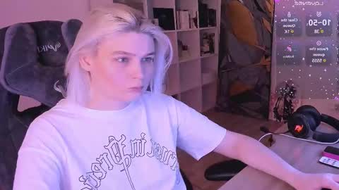 Nessie and Jessie online show from February 19, 3:49 pm