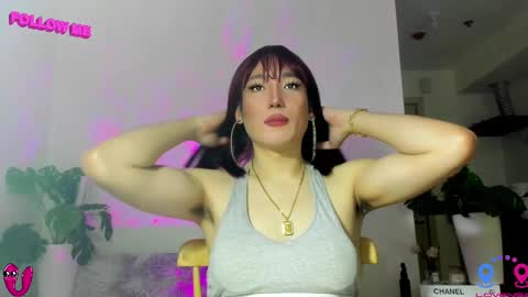 crishinahotty online show from February 14, 3:11 am