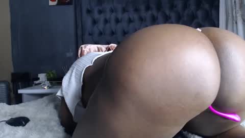 hotypussy95 online show from November 13, 9:36 pm