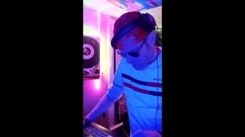 Snapshot of houseofstyle chatting on April 21, 2:51 am SeanPatrick online show from April 21, 2:51 am