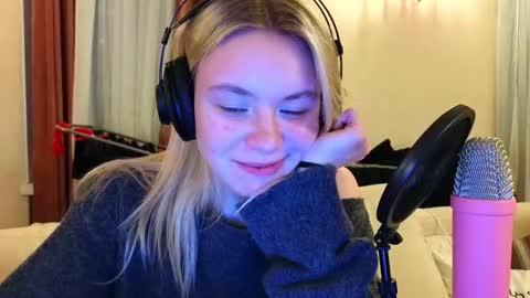 Snapshot of howimeturmum chatting on February 22, 5:00 pm ash. see u on sunday online show from February 22, 5:00 pm