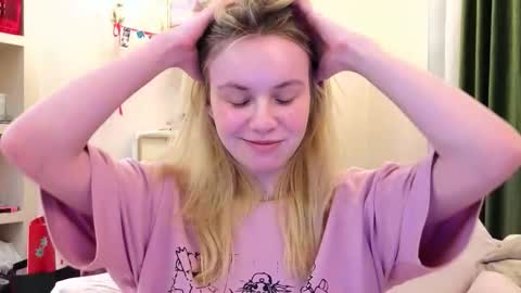 Snapshot of howimeturmum chatting on March 1, 4:09 pm ash. see u on sunday online show from March 1, 4:09 pm