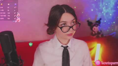 Mia online show from October 10, 5:01 pm