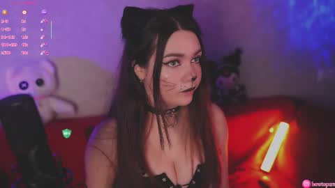 Mia online show from October 19, 5:35 pm