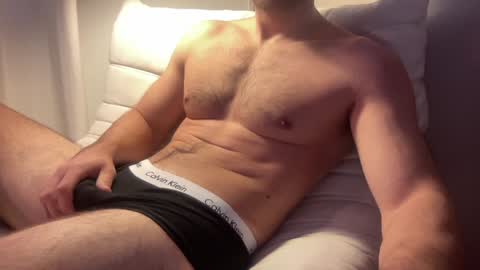 Snapshot of howtoorgasm chatting on December 9, 12:40 pm Howtoo online show from December 9, 12:40 pm