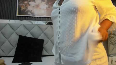 Snapshot of huddah_cam chatting on October 31, 11:22 am huddah online show from October 31, 11:22 am