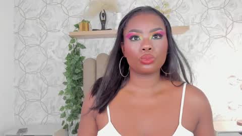 Snapshot of huge_boobs_ebony chatting on June 7, 7:06 pm huge boobs ebony online show from June 7, 7:06 pm