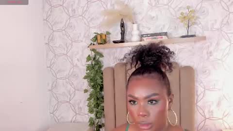 Snapshot of huge_boobs_ebony chatting on June 18, 7:18 pm huge boobs ebony online show from June 18, 7:18 pm