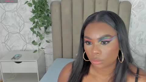 Snapshot of huge_boobs_ebony chatting on June 28, 6:58 pm huge boobs ebony online show from June 28, 6:58 pm