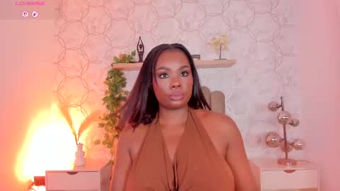 Snapshot of huge_boobs_ebony chatting on July 17, 6:57 pm huge boobs ebony online show from July 17, 6:57 pm