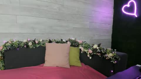 Snapshot of hugeboobserin chatting on December 17, 4:23 am Erin online show from December 17, 4:23 am