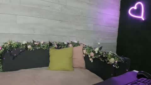 Snapshot of hugeboobserin chatting on January 9, 4:19 am Erin online show from January 9, 4:19 am